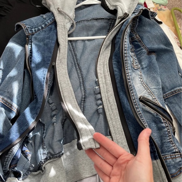 Jean jacket - Picture 1 of 6